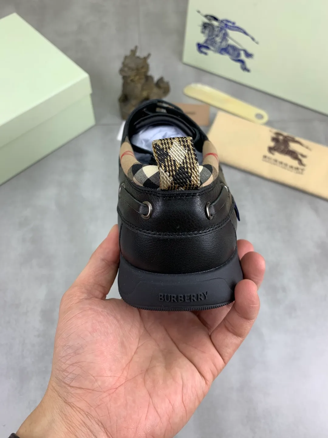 Men's Men's Shoes 💰P700 💰【New Style】Top Version 🆘【Burberry】New Burberry Slippers Launched, Perfect Workmanship! 🔥Perfect shape and top quality🙈Non-slip and wear-resistant high-end rubber outsole👣Versatile and comfortable shoes, standard size: 39-45 (customized 38-46) 2️⃣colors available Top-quality packaging